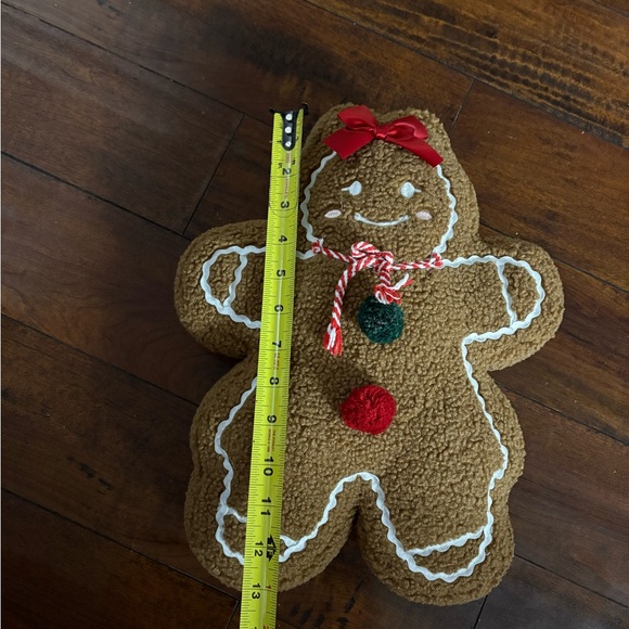 Amazon Holiday Gingerbread Pillow Set - Brown and Red - Picture 3 of 3